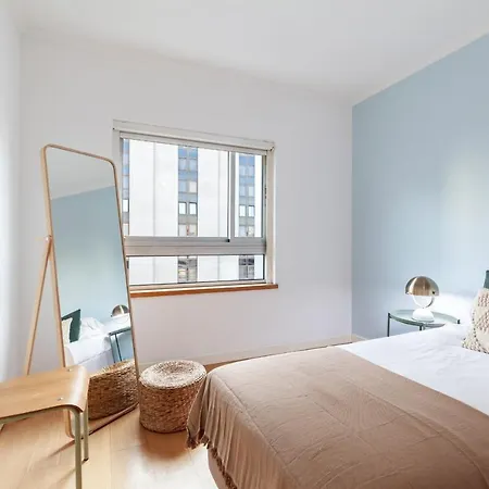 Modern & Spacious 2-bedroom With Balcony In Campolide Appartement Lisboa
