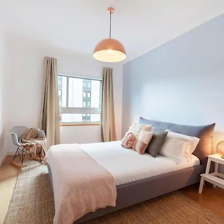 Appartement Modern & Spacious 2-bedroom With Balcony In Campolide *