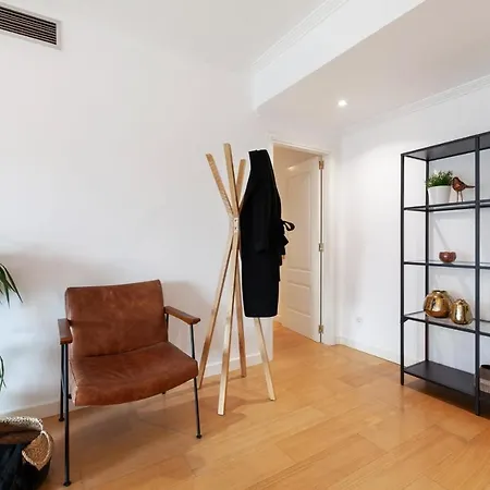 Modern & Spacious 2-bedroom With Balcony In Campolide