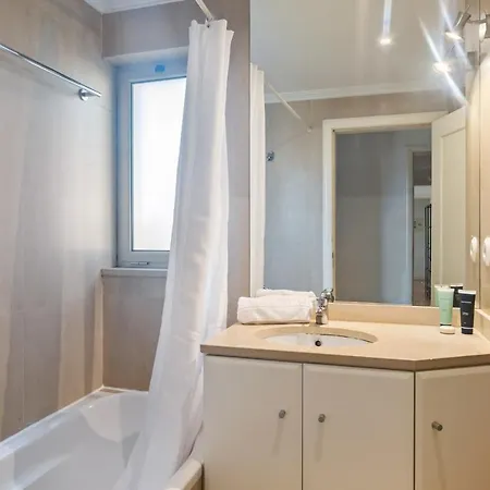 Appartement Modern & Spacious 2-bedroom With Balcony In Campolide Lisboa