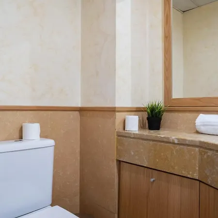 Modern & Spacious 2-bedroom With Balcony In Campolide *