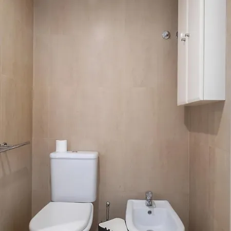 Modern & Spacious 2-bedroom With Balcony In Campolide